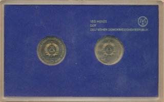 DDR Satz aus 2x 5 Mark 1984 A Messestadt Leipzig verschweisst in Hartplastik*